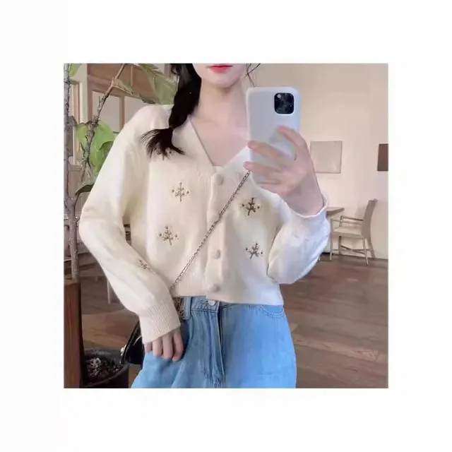 Cardigan brodé col V