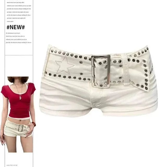 Short en denim à ceinture cloutée