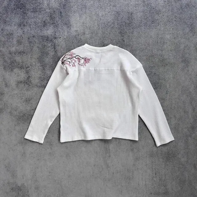 T-shirt brodé fleurs de cerisier