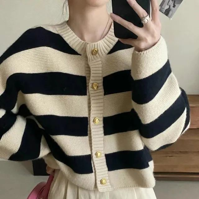 Cardigan rayé boutons dorés