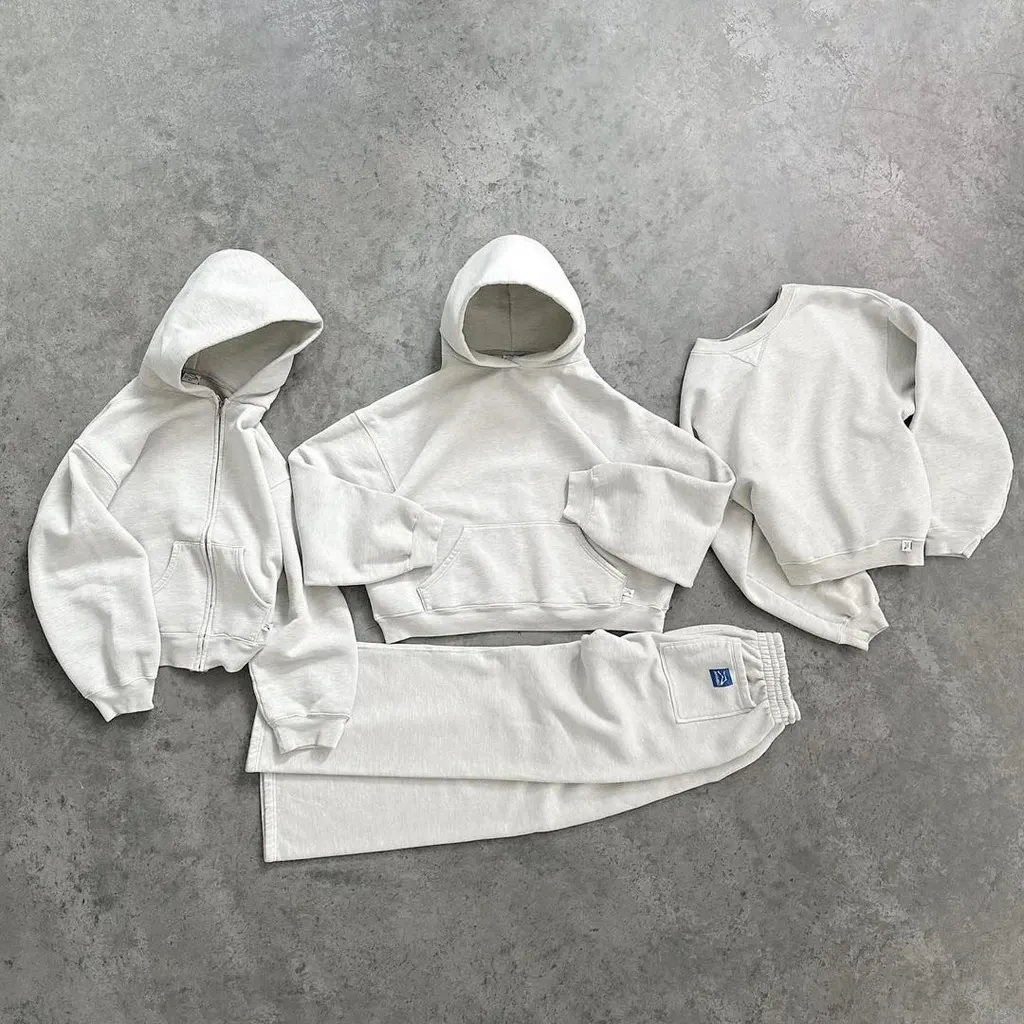 Ensemble hoodie et jogging
