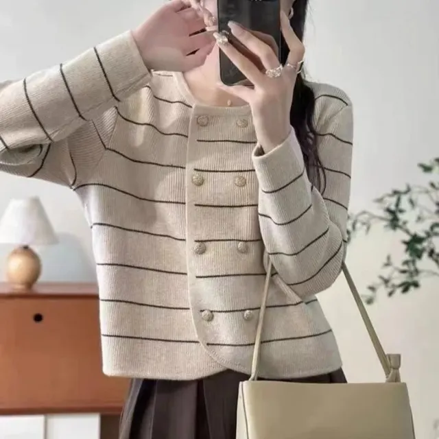 Cardigan rayé boutonné