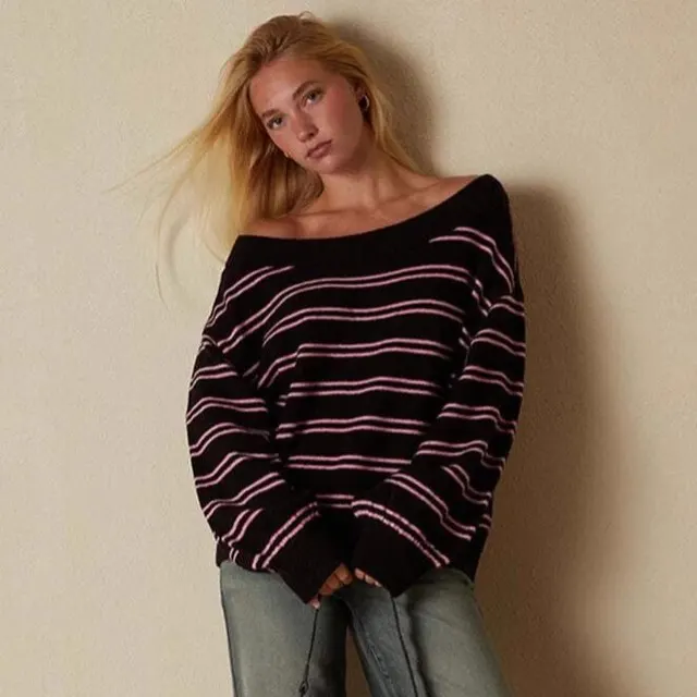 Pull rayé épaules dénudées