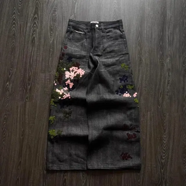 Jean baggy brodé floral