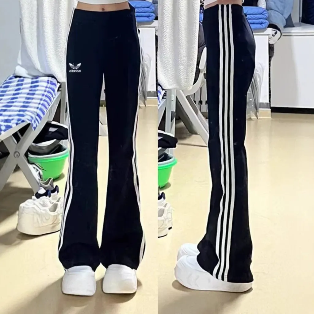 Pantalon Adidas évasé