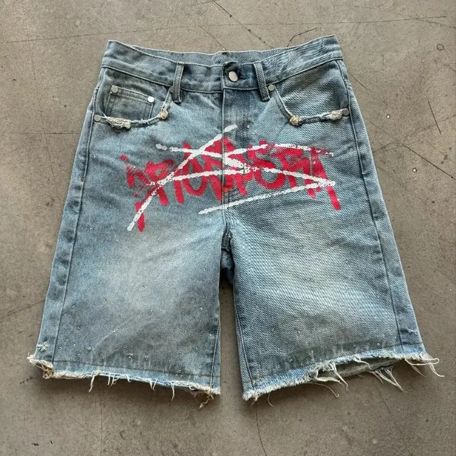 Short en denim graffiti