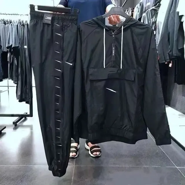 Ensemble Nike Swoosh