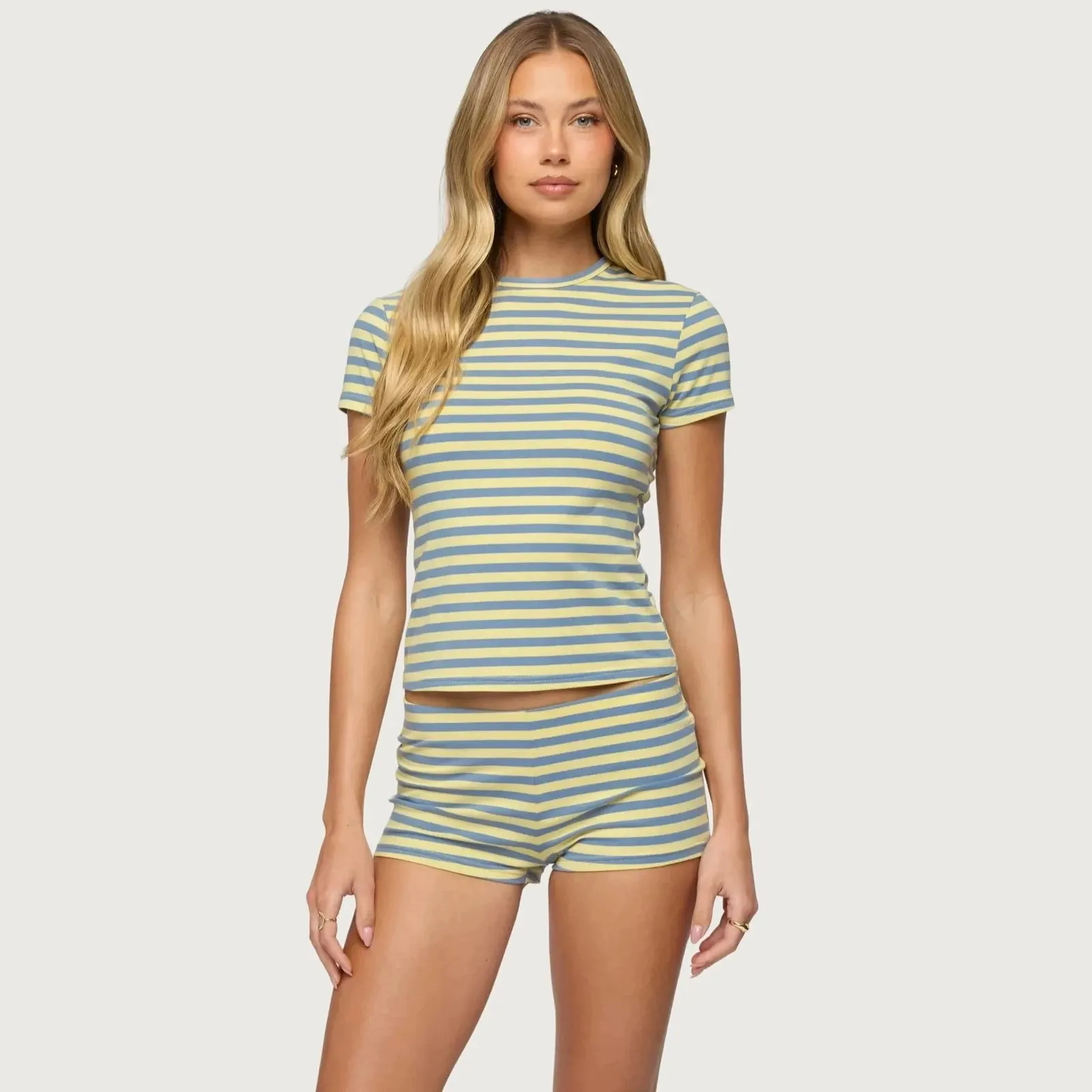 Ensemble t-shirt et short rayé