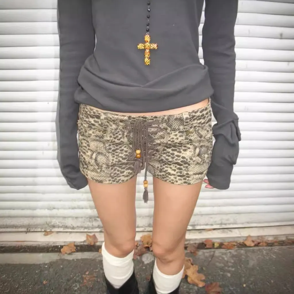 Short taille basse en denim