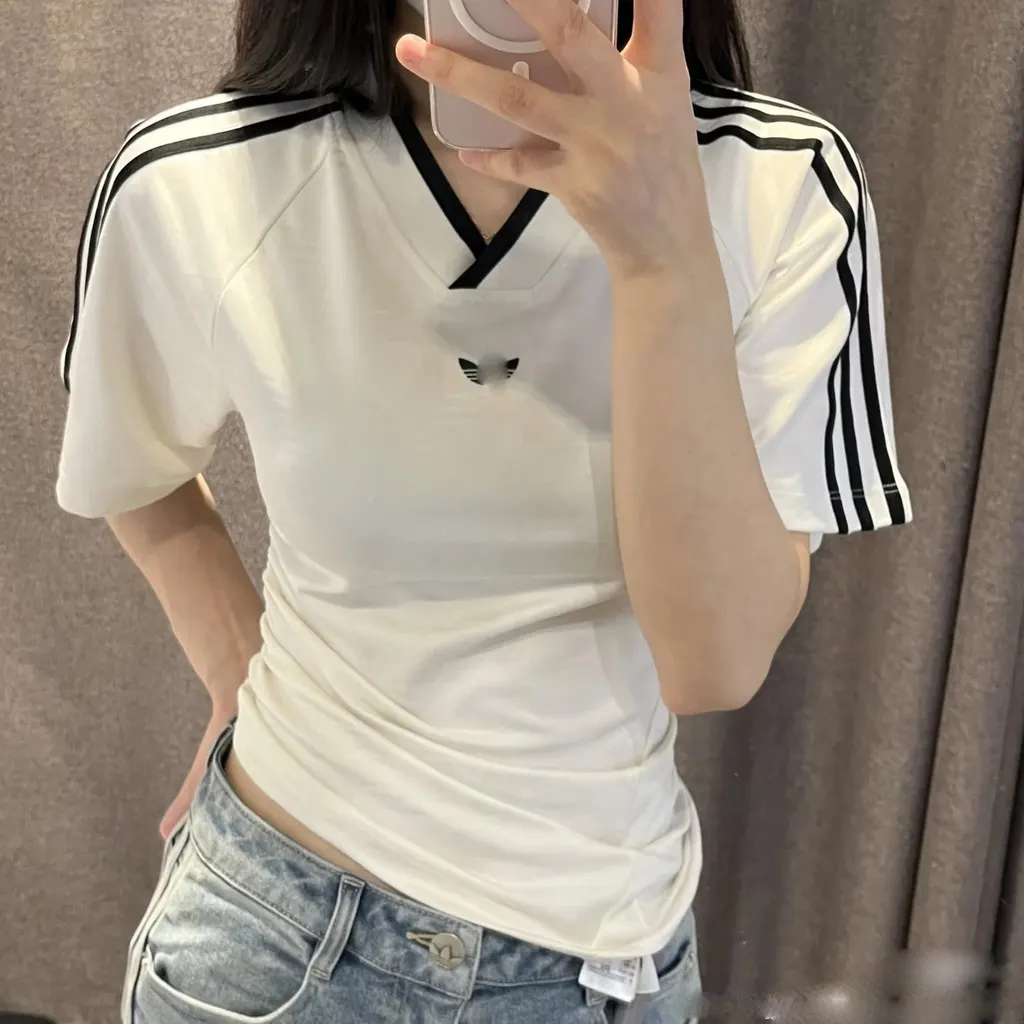 T-shirt adidas Originals col V