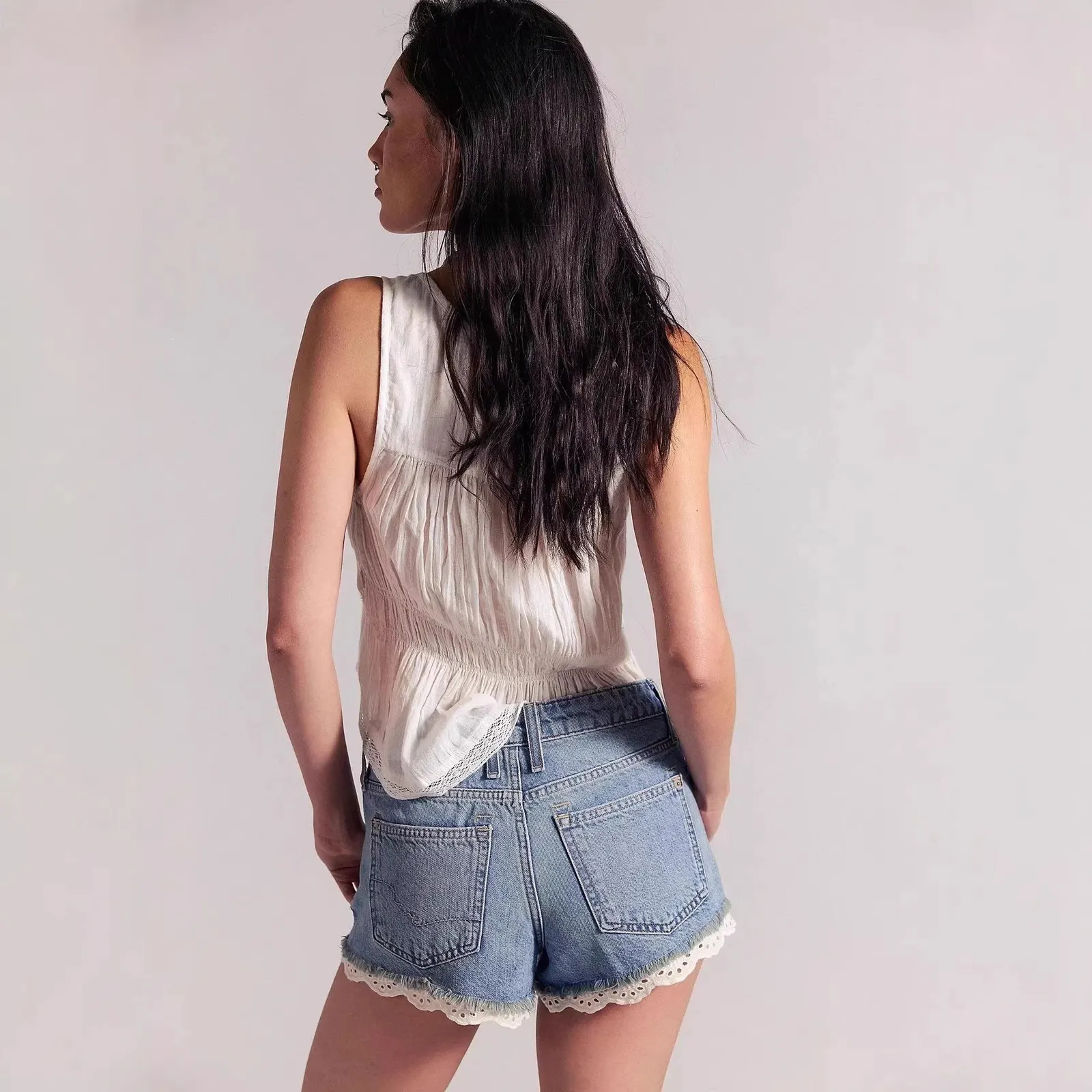 Short en denim à dentelle