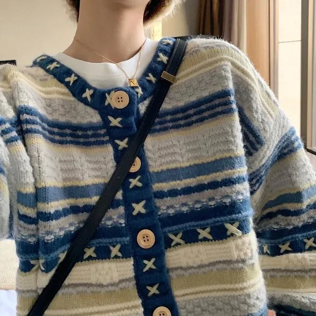 Cardigan rayé en maille