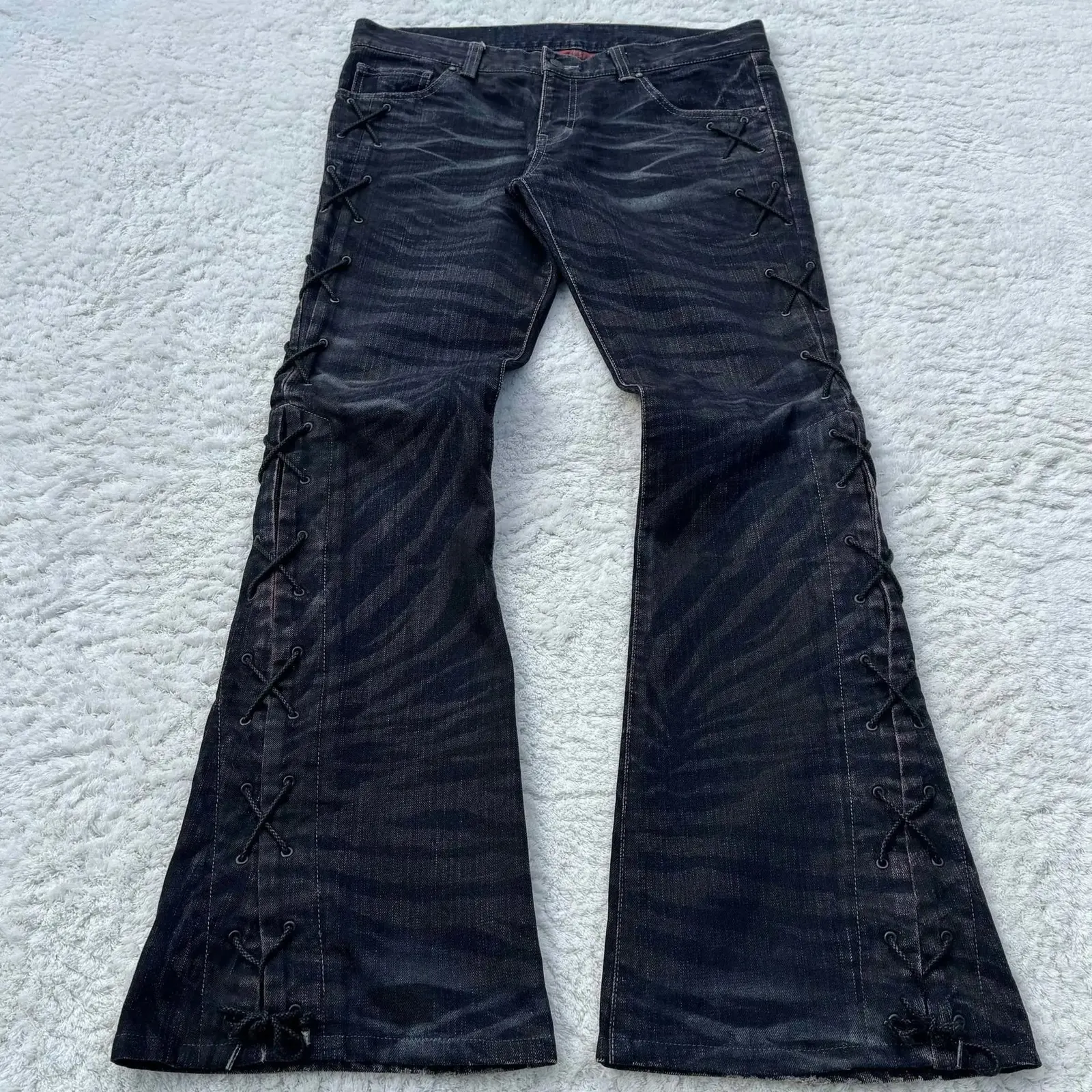 Jean flare à laçage