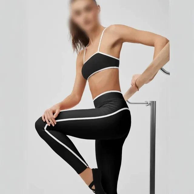 Ensemble Alo Yoga Airlift