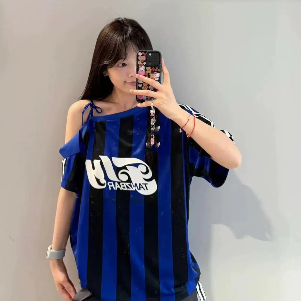 Maillot rayé épaule dénudée