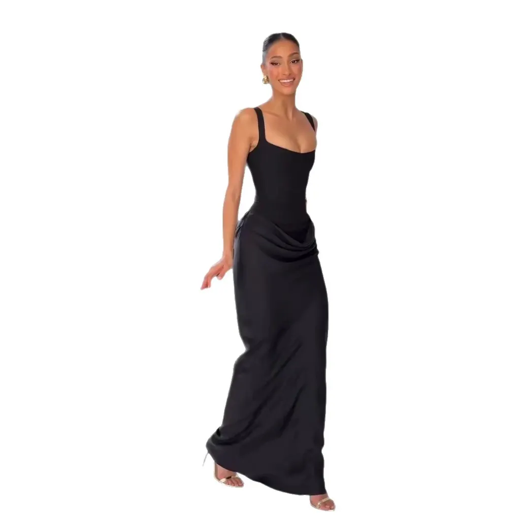 Robe longue satinée drapée