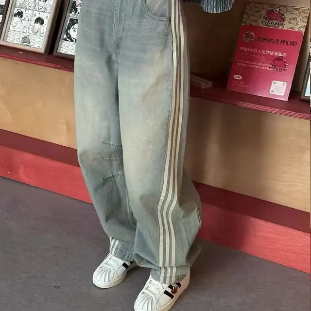 Jean baggy à bandes latérales