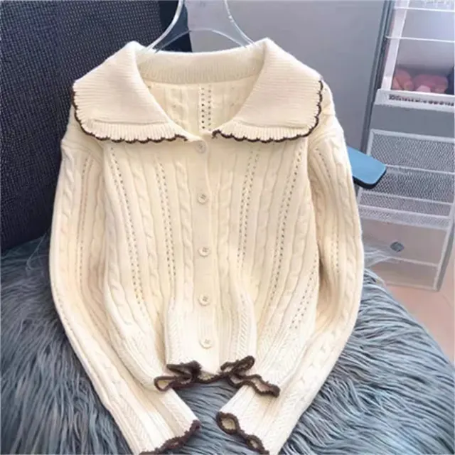 Cardigan en maille col poupée