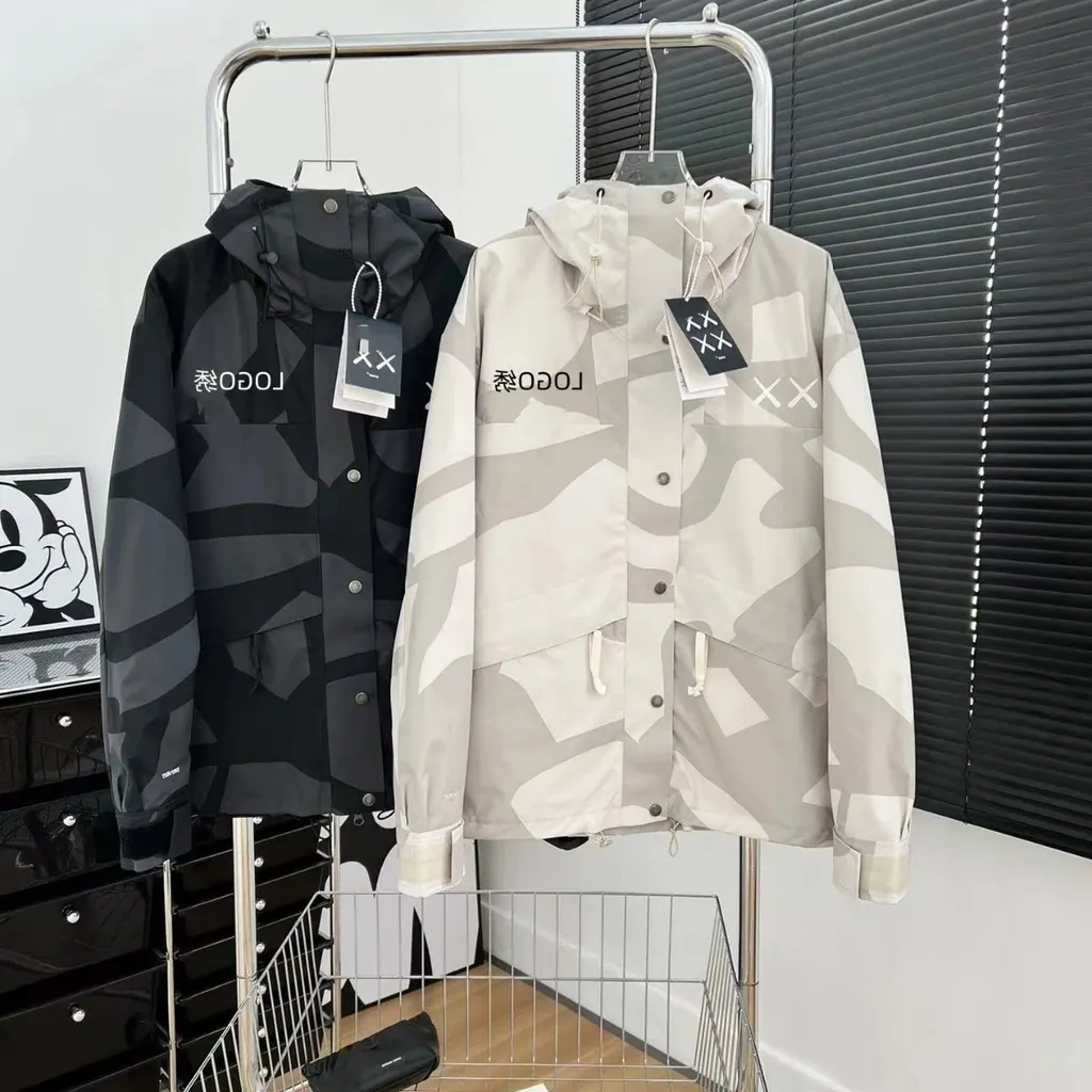 Veste The North Face KAWS