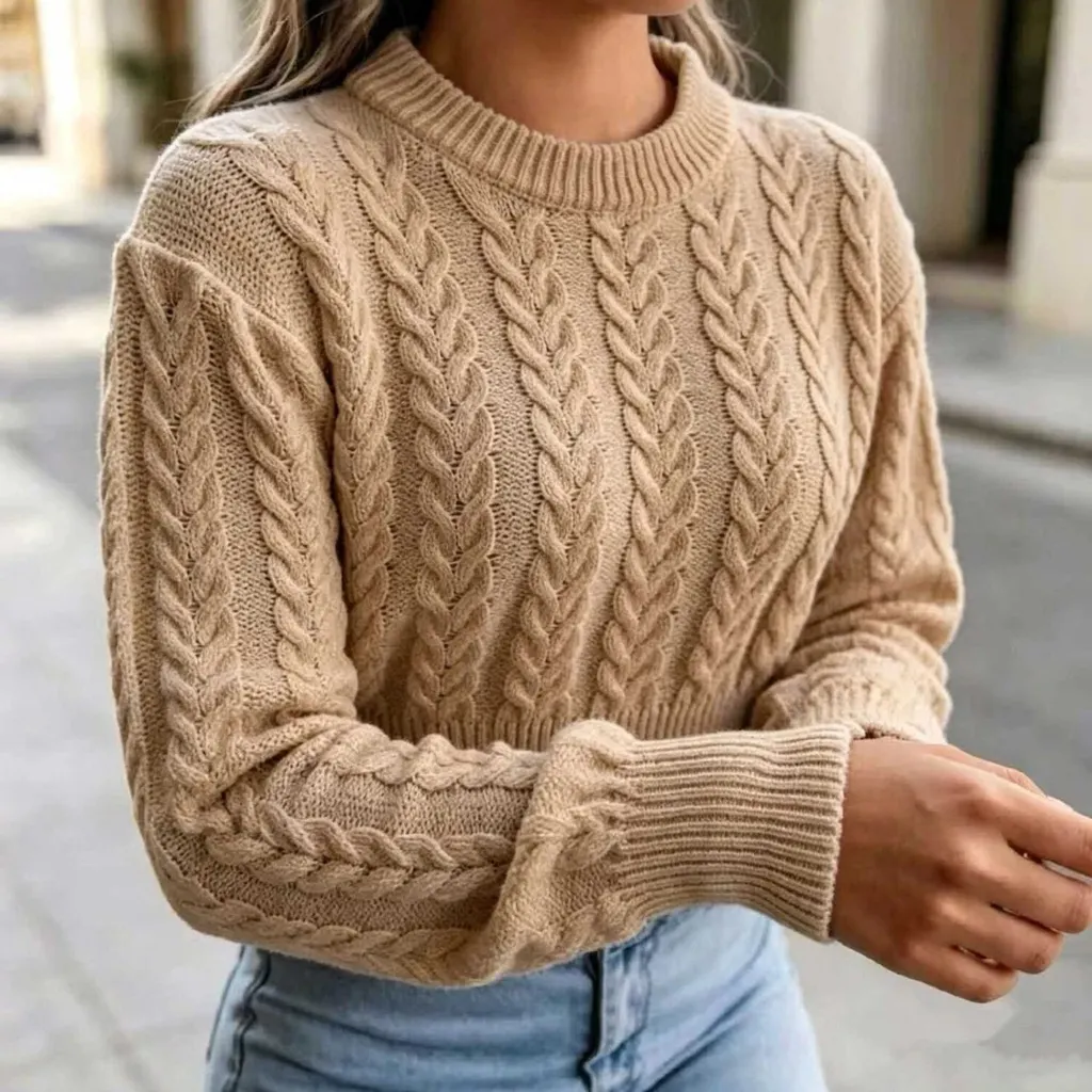 Pull court en maille torsadée