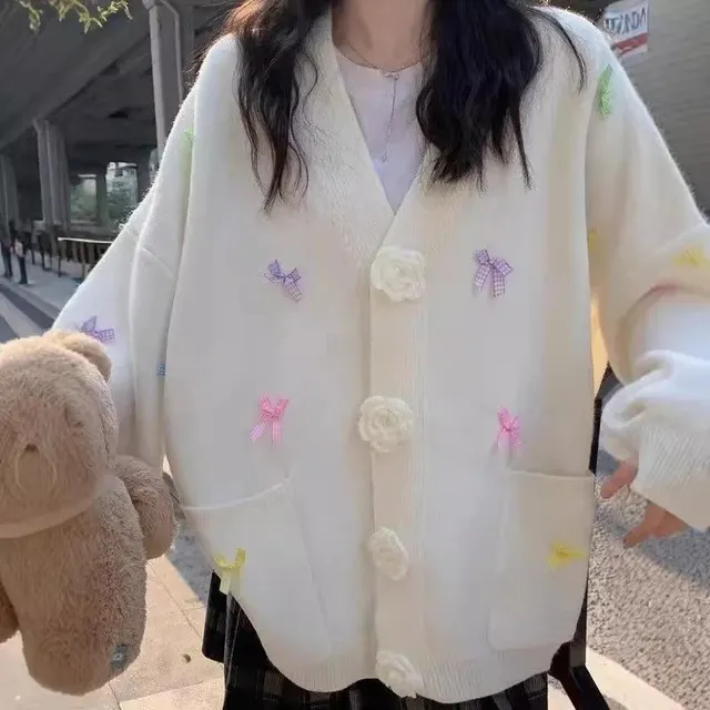 Cardigan fleurs en relief