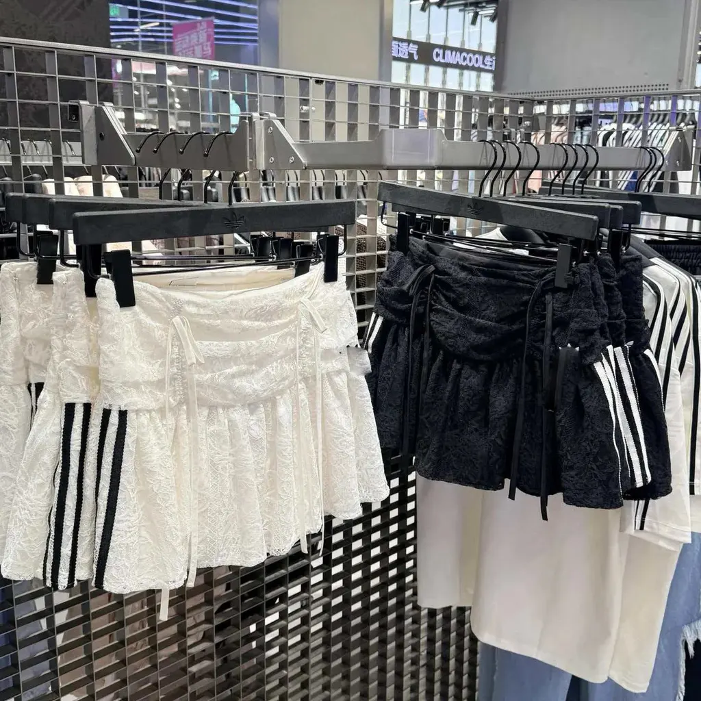 Jupe plissée en dentelle