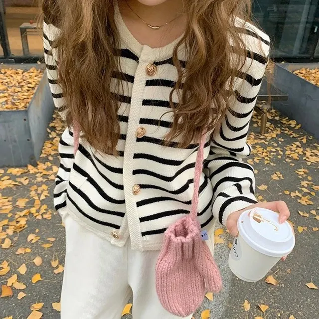 Cardigan rayé en maille