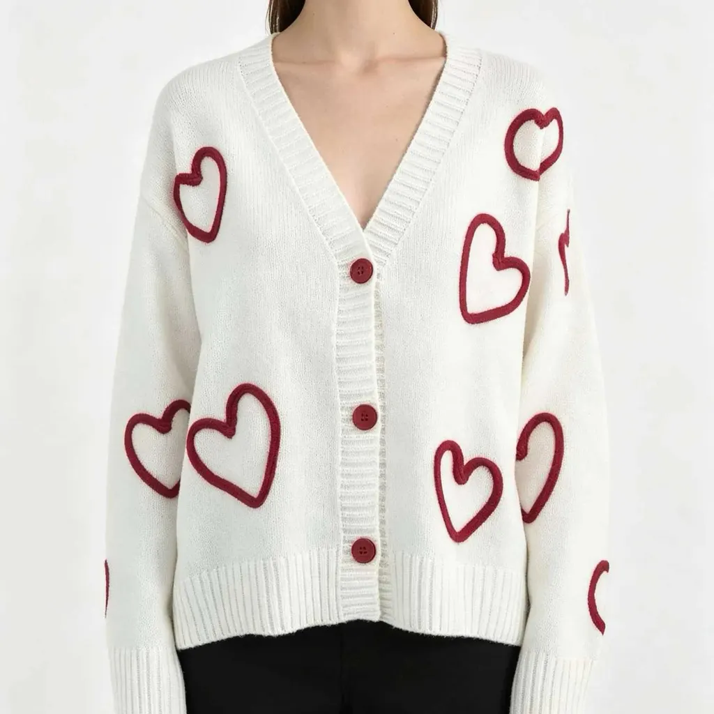 Cardigan à cœurs brodés