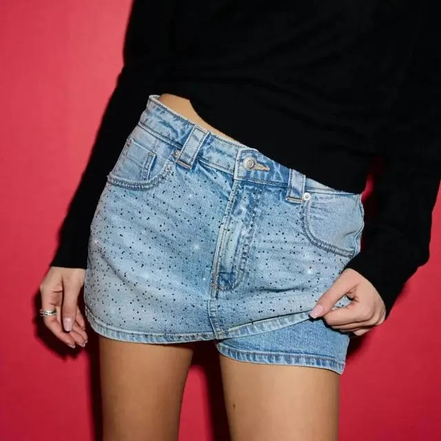 Mini-jupe en denim à strass