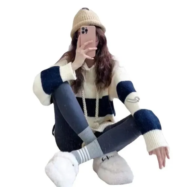 Pull rayé à capuche