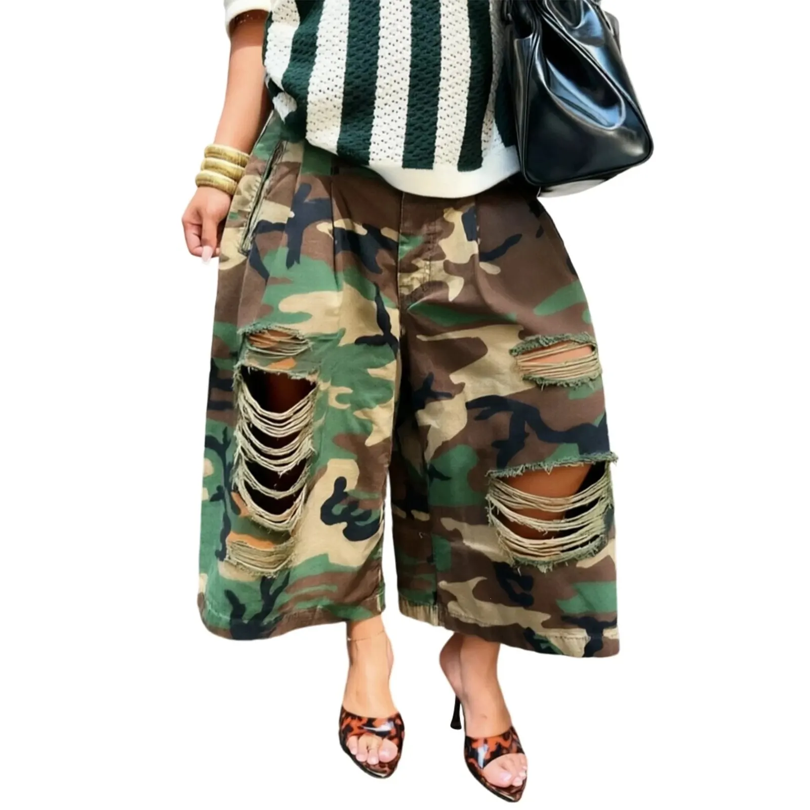 Pantalon camouflage large déchiré