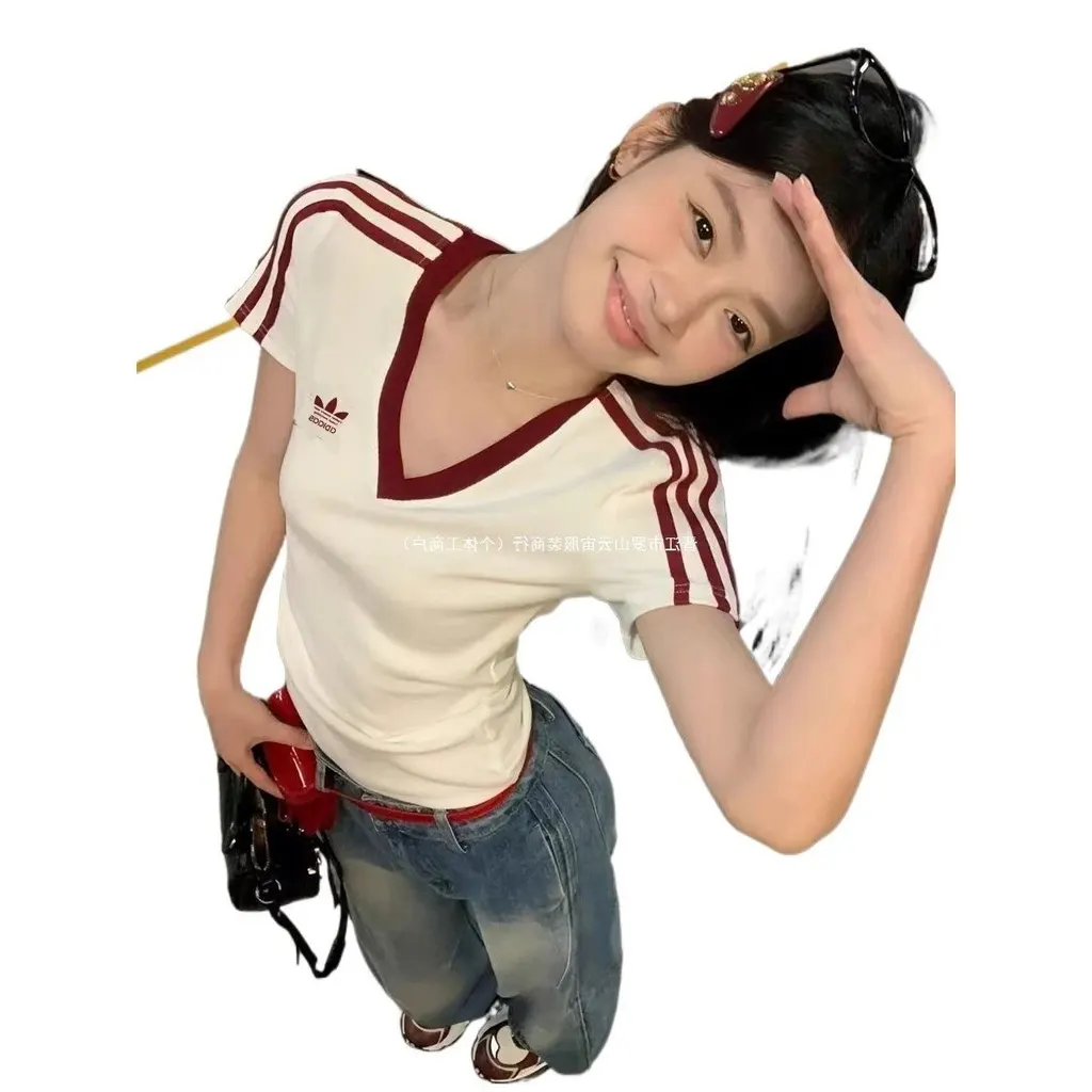 T-shirt Adidas col V