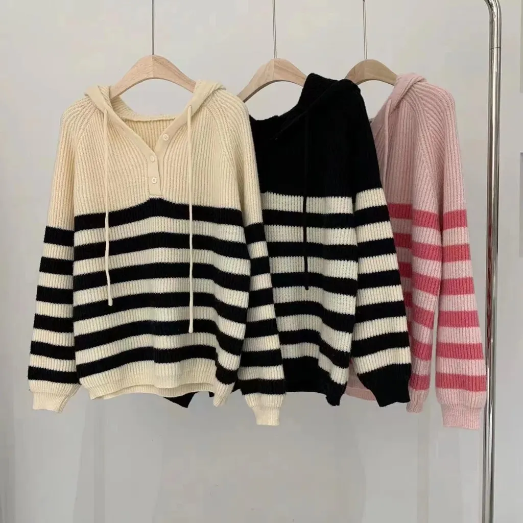 Pull à capuche rayé