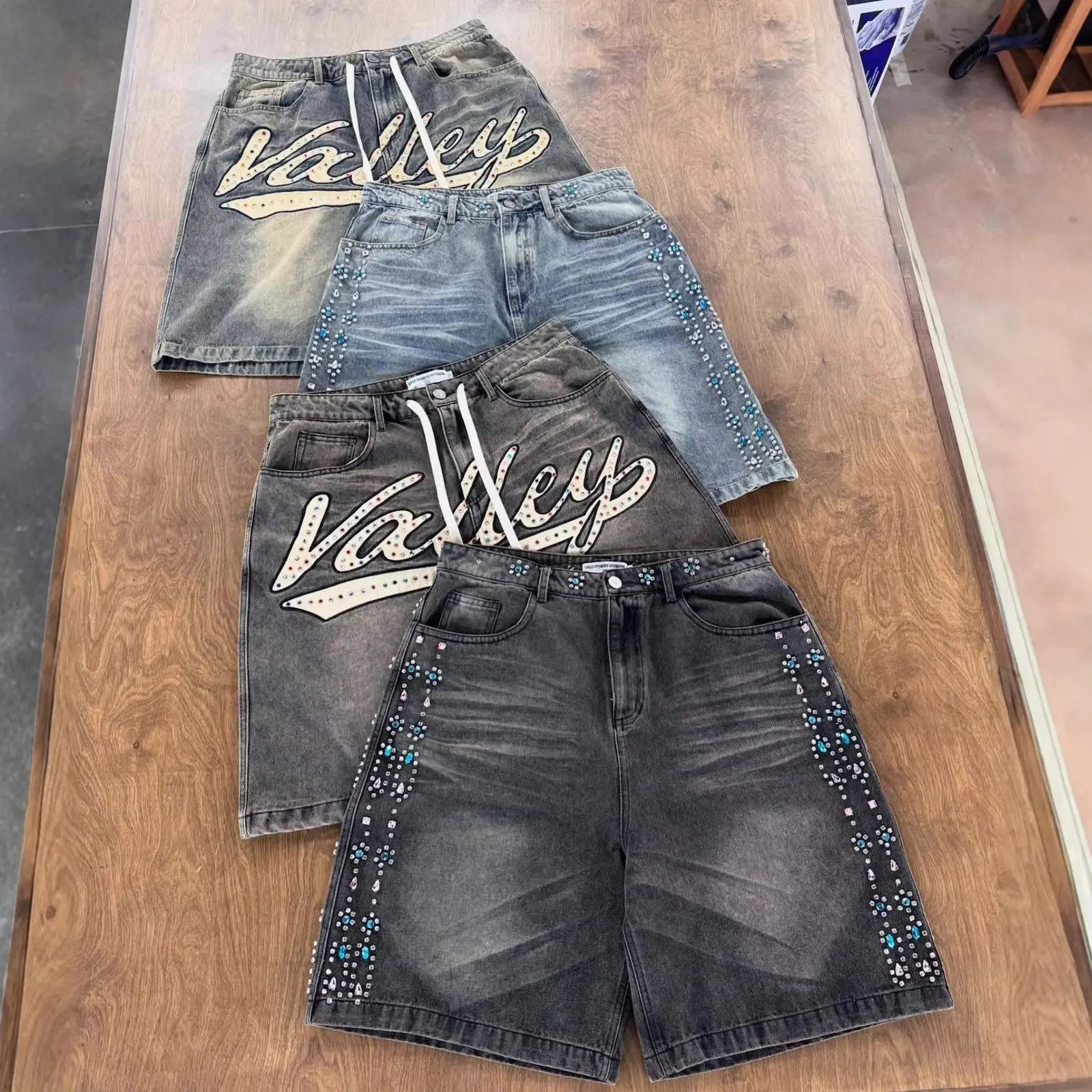 Short en jean à strass