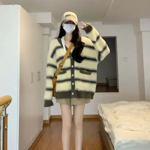 Cardigan rayé en maille