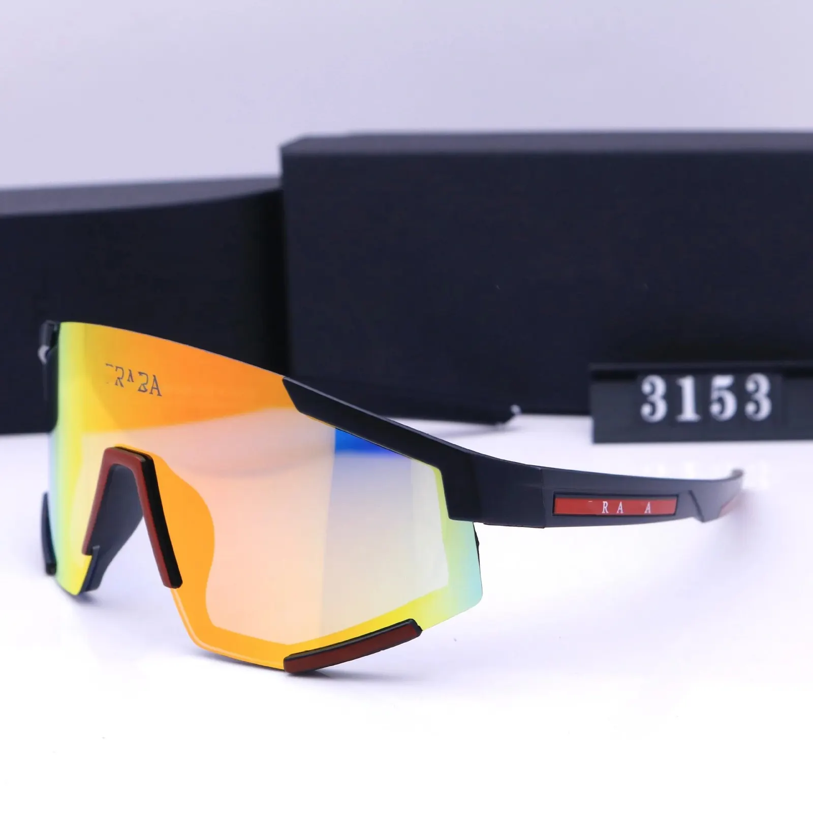 Lunettes de soleil Prada