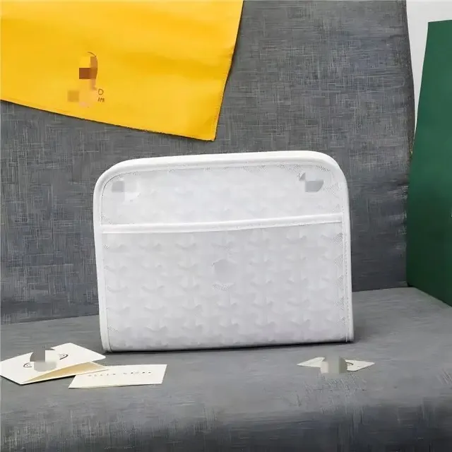 Trousse de toilette Goyard
