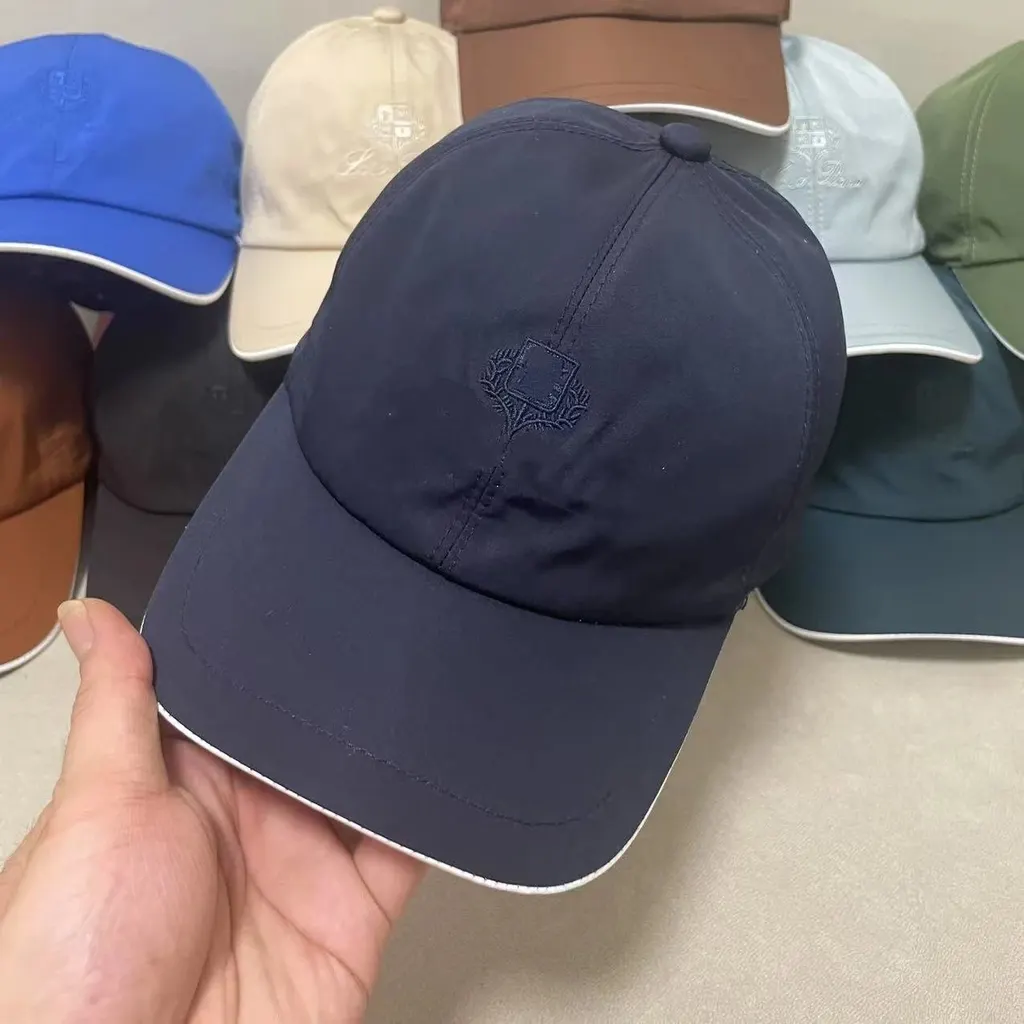 Casquette baseball logo brodé