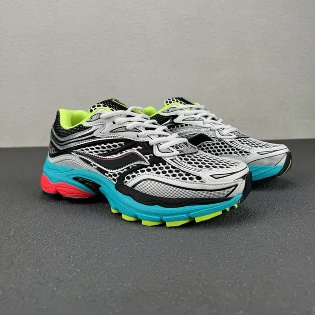 Baskets Saucony ProGrid Omni 9